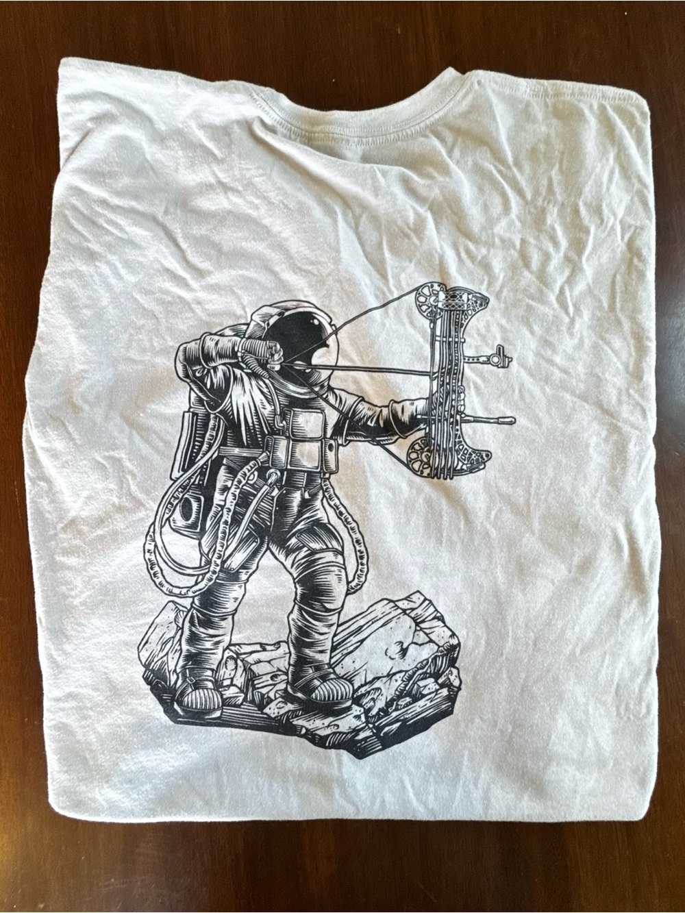 Hunt Mars - light grey Graphic Men's T-Shirt with Astronaut Archer Design